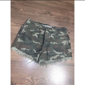 🔥🔥American Eagle camo shorts🔥🔥